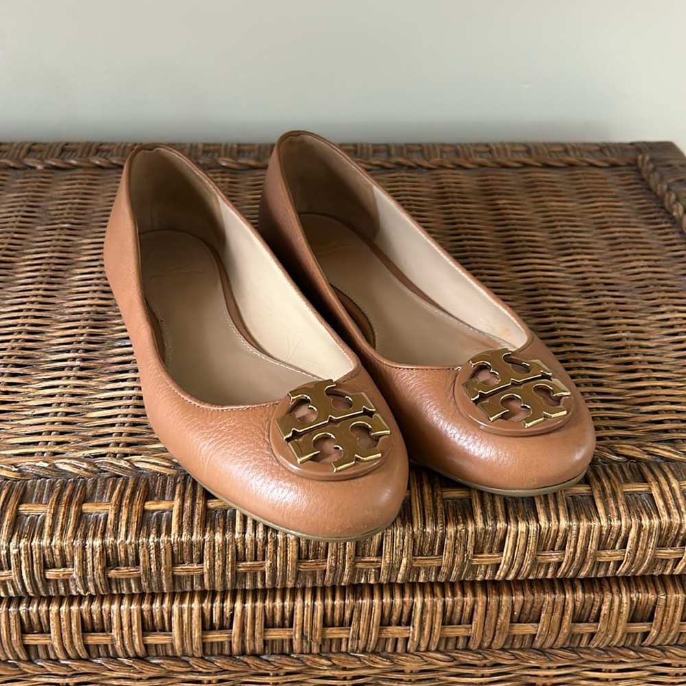 Brown leather Tory Burch flats